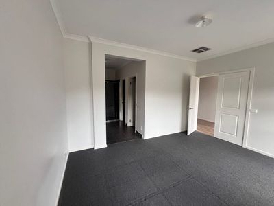 47 Bonhams Circuit, Manor Lakes