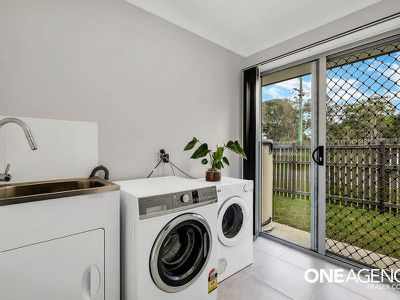 27 Senorita Parade, Urangan