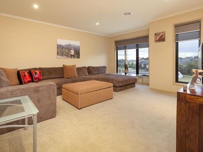 27 LIGHTWOOD DRIVE, Wodonga