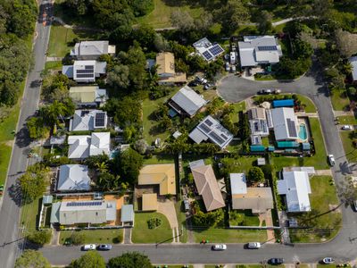 6 McNab Avenue, Tewantin
