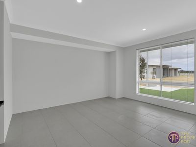 28 Hackney Loop, Byford