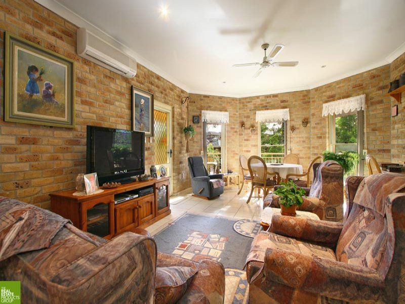 9 Rosella Grove, Farmborough Heights