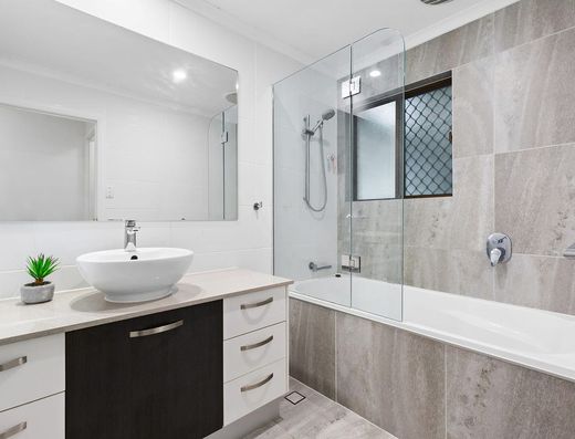Renovated Old Tewantin home (unfurnished) image 8