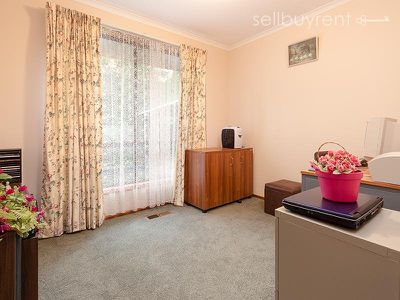 11 BEARD CRESCENT, Wodonga