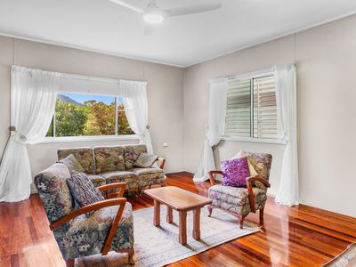 86 Bay Road, Coconuts