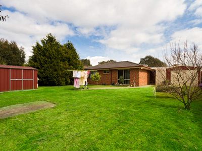 25 Langbourne Drive, Narre Warren South
