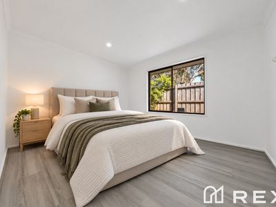 5 / 16 Heywood Crescent, Cranbourne North