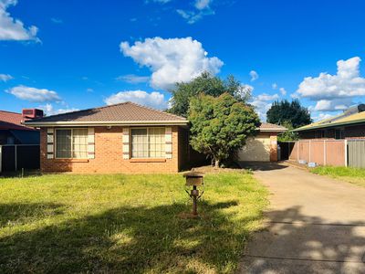 6 Hellyer Court, Dubbo