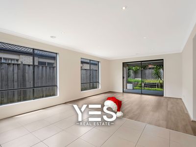 27 Ogle Way, Cranbourne North