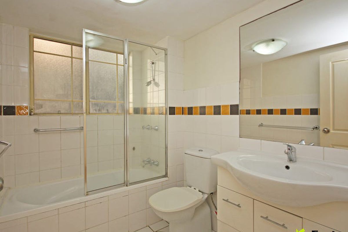 3 / 8-12 Hornsey Road, Homebush West
