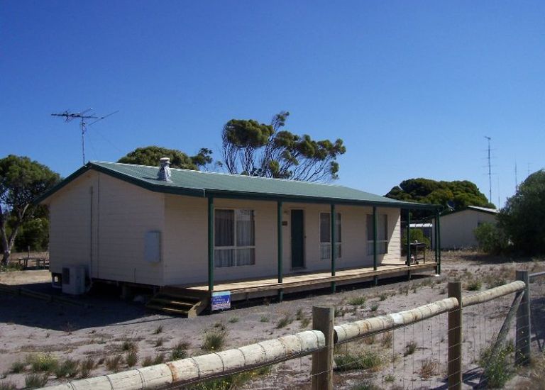 44 Scarlett Runner Road, The Pines