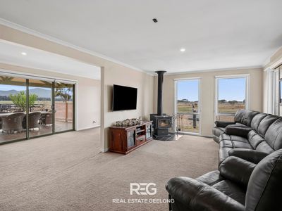 335 Peak School Road, Lara