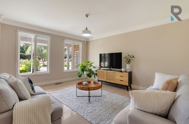 8 Pine Grove, Mickleham