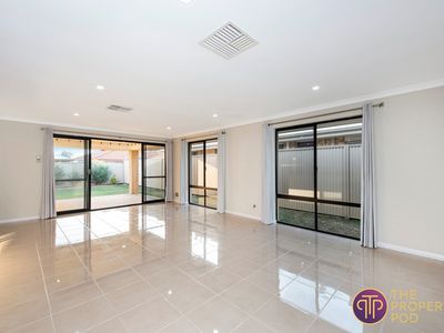 39 Sellafield Bend, Waikiki