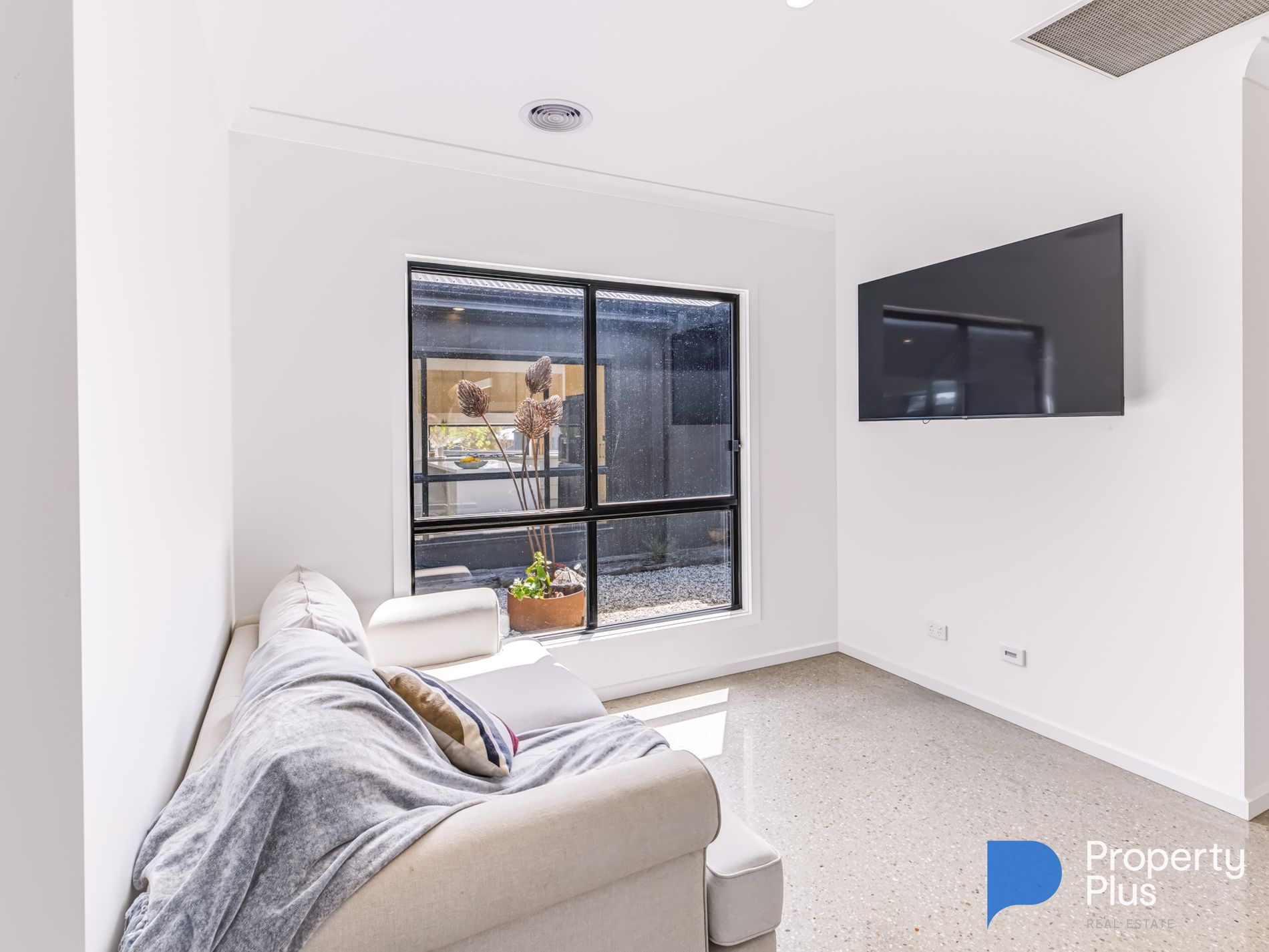8 Banksia Court, Campbells Creek