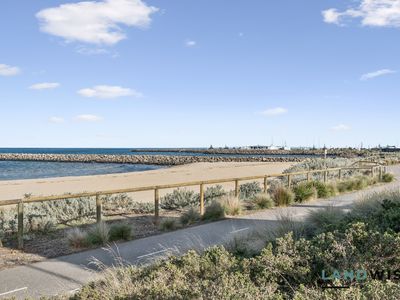 4 Topsails Close, Werribee South