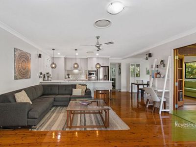 1 / 6 Grange Court, Castle Hill