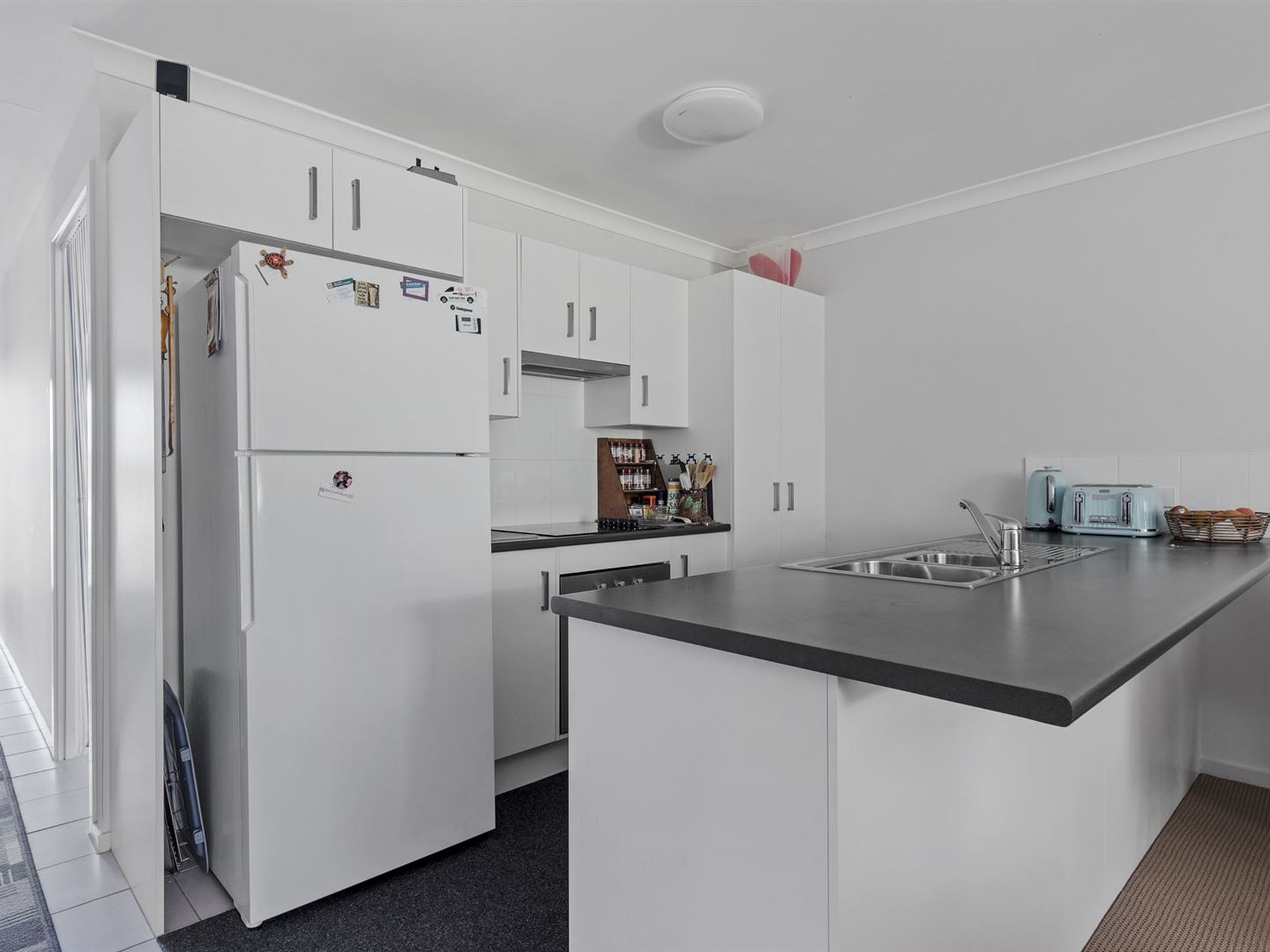 35 & 35a Gemini Way, Narrawallee