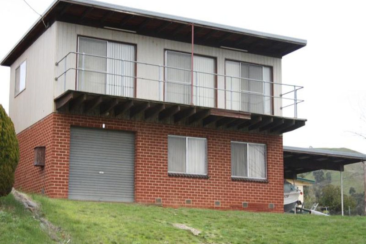 2 Sunset Strip, Bonnie Doon