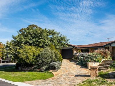 2 Tipuana Pl, Edgewater