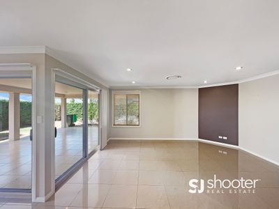 22 Loch Lomond Way, Dubbo