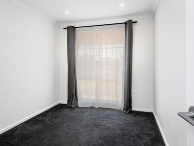 3 Holroyd Way, Boulder