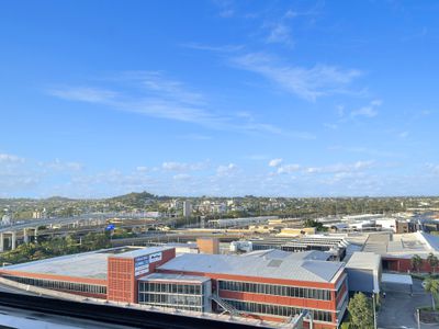 1077 / 16 Hamilton Place, Bowen Hills