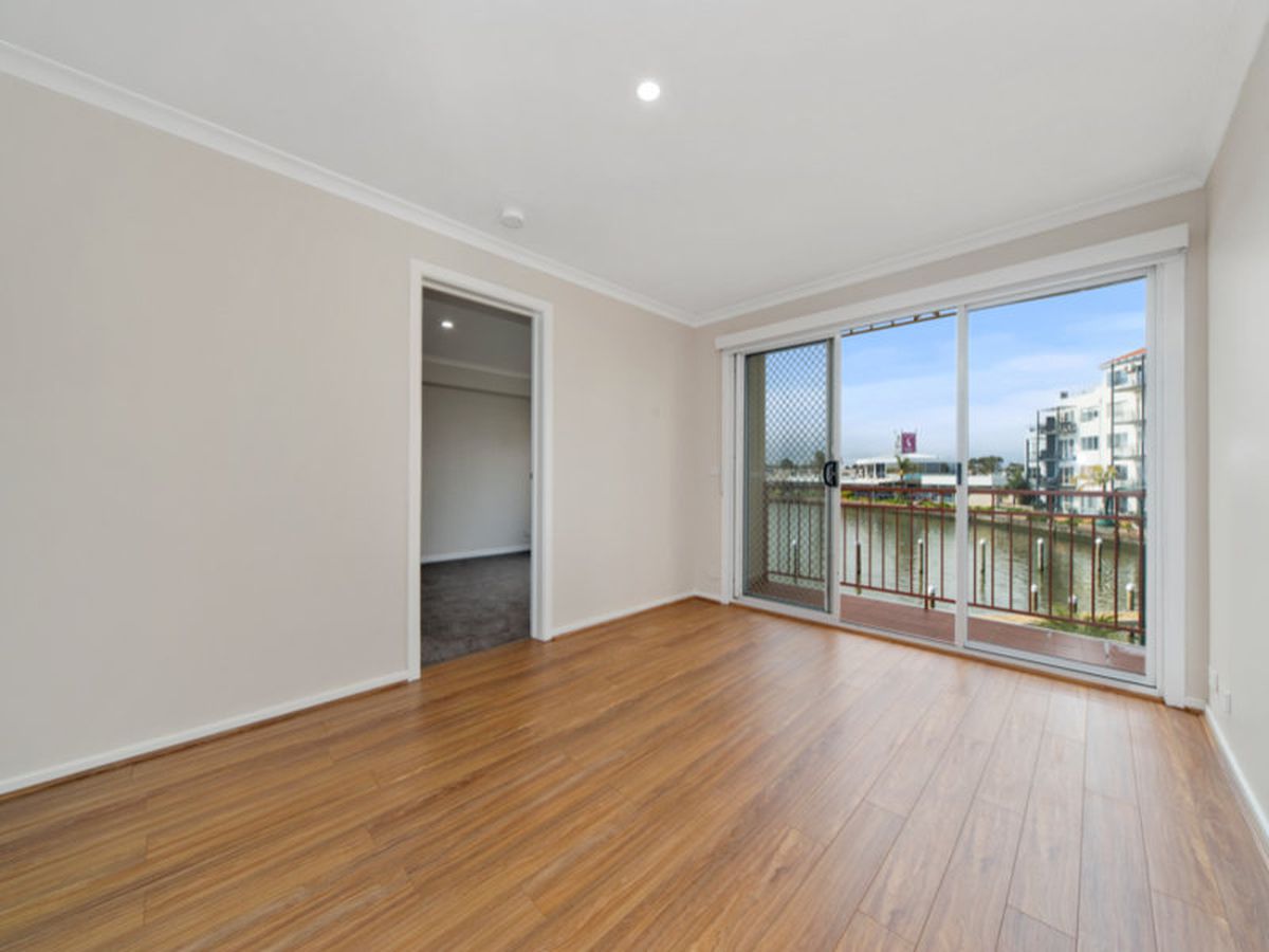 4 / 3 Inner Harbour Drive, Patterson Lakes