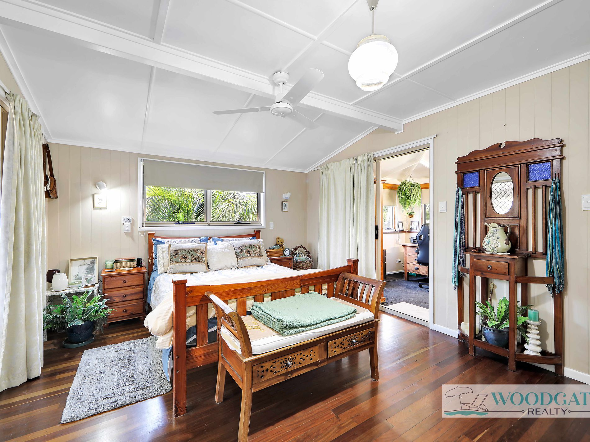 104 Esplanade, Woodgate