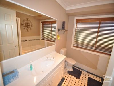 96 Twickenham Drive, Dubbo