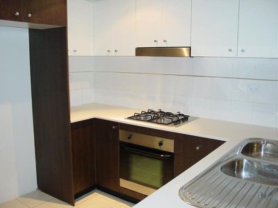 8 / 384a - 388 Railway Parade, Carlton