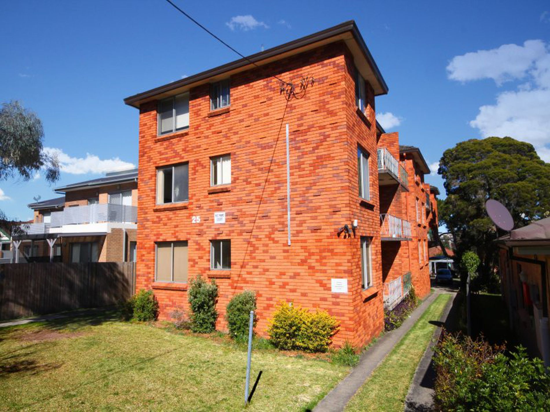 2 / 25 Stoddart Street, Roselands