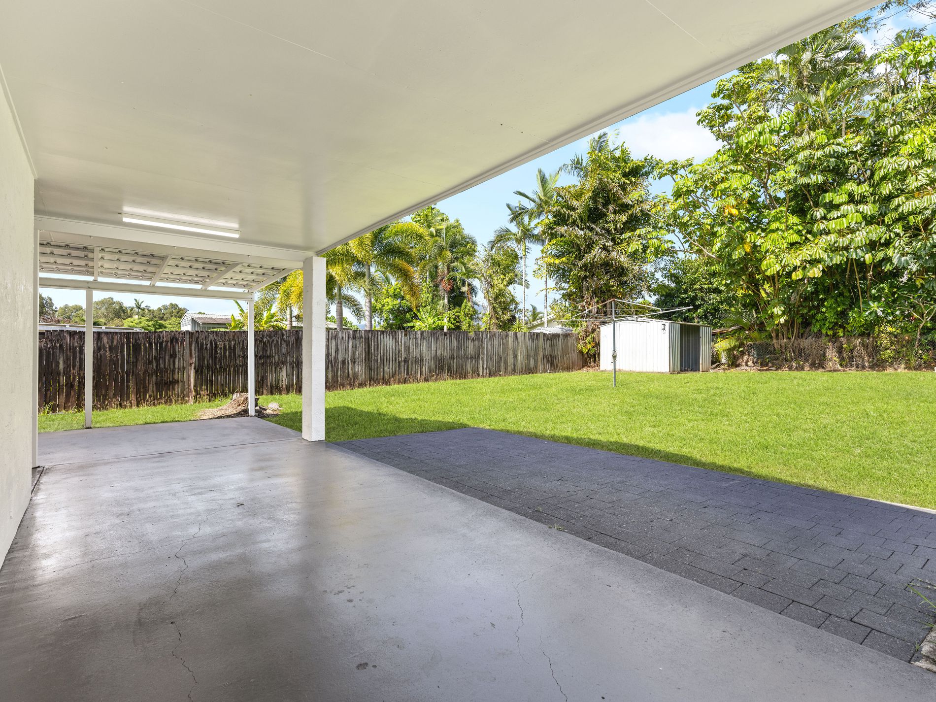 25 Hollywood Boulevard, White Rock