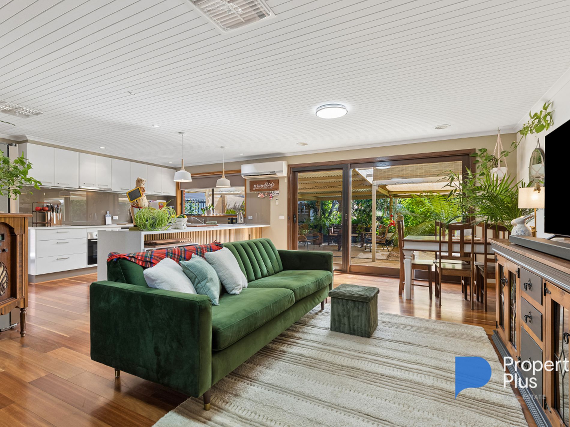 32 Mistletoe Street, Golden Square