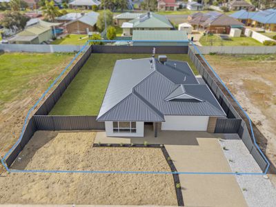 30 Lewis Crescent, Finley