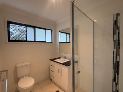 2 / 1 Goal Crescent, Griffin