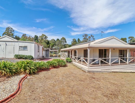 Paroo Cottage - Mere moments from the lake