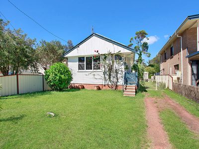 18 Wingfield Street , Windermere Park