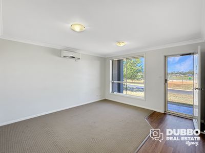 24 Dalbeattie Crescent, Dubbo