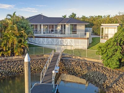 2 Ferrymans Court, Helensvale