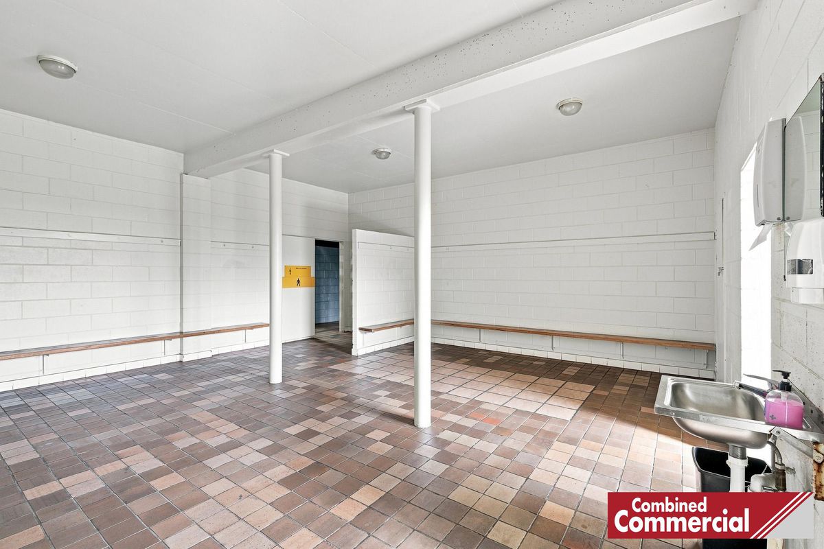 77 Jacaranda Avenue, Bradbury