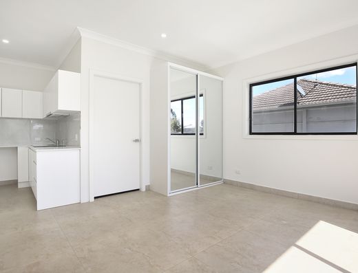 1 / 4 Cosgrove Cres, Kingswood