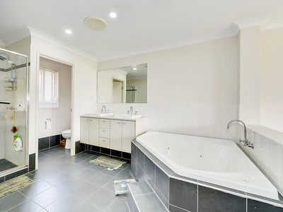 24 Harold Reinhardt Dr, Redbank Plains