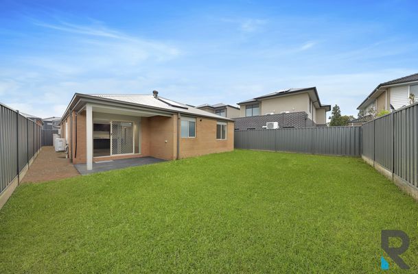 10 Comfort Road, Roxburgh Park