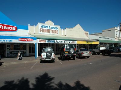 106 EAGLE STREET, Longreach