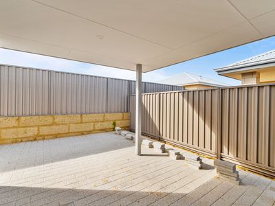 17 Desert Pea Loop, Piara Waters