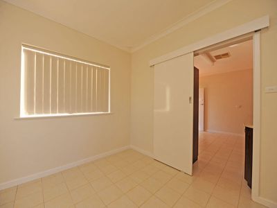 112 Piccadilly Street, Piccadilly