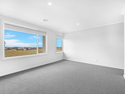 11 Winfred Drive, Mambourin