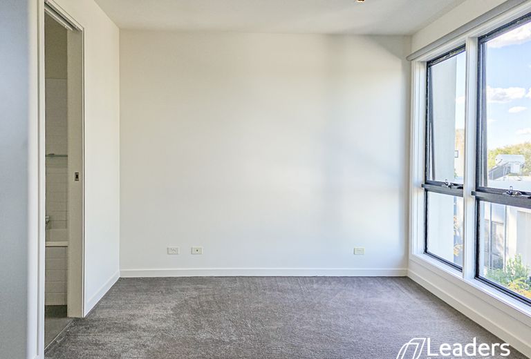 10 TEA TREE LANE, Burwood