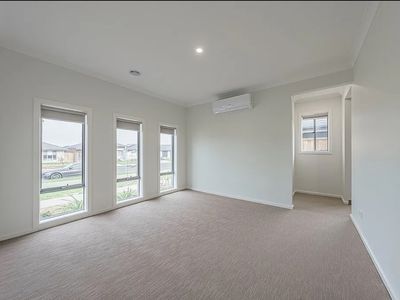 64 Grande Belmond Avenue, Clyde